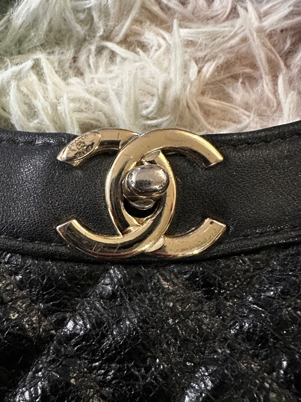 Chanel Chic Black Quilted Tote Bag - Picture 14 of 15